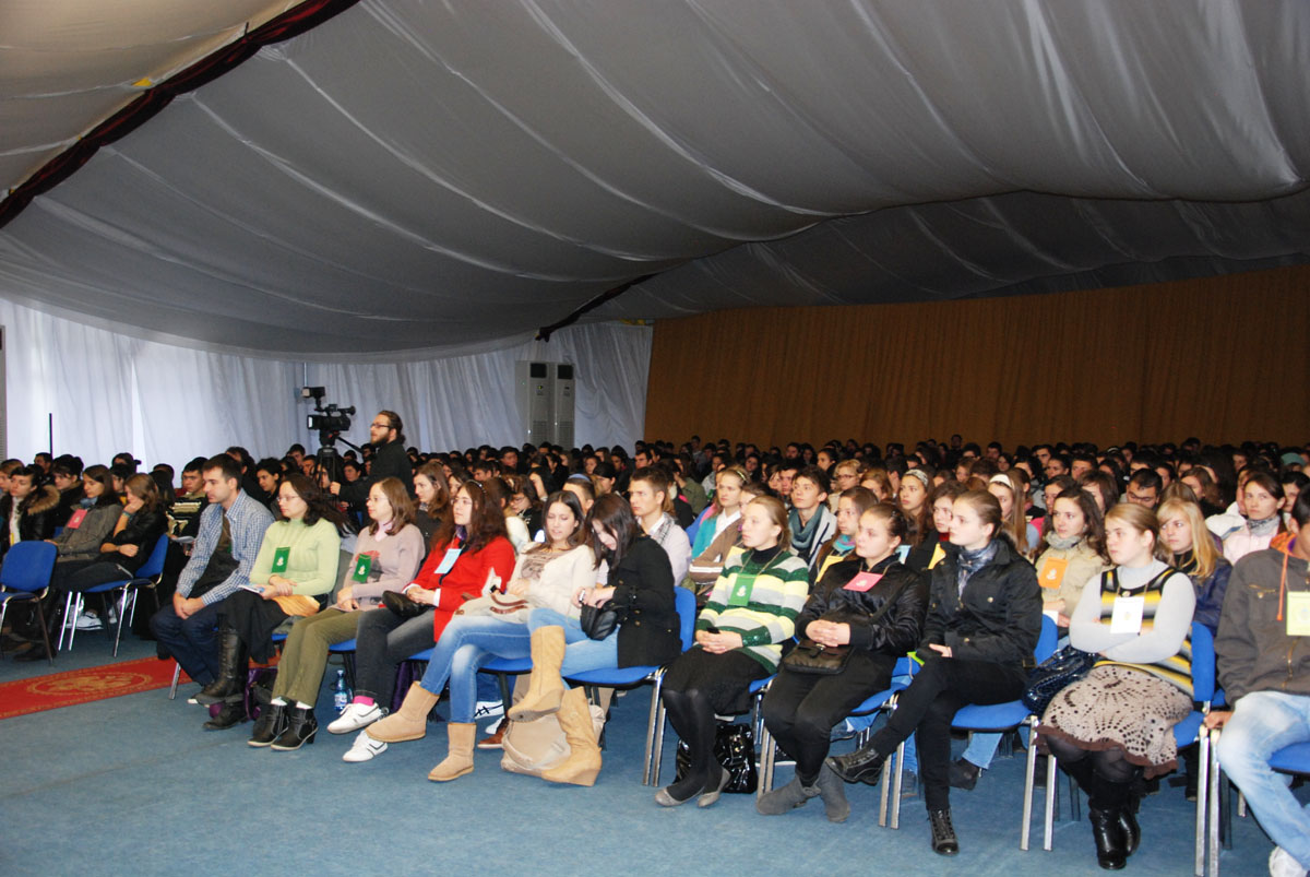 Tinerii şi Biserica, în dialog şi comuniune