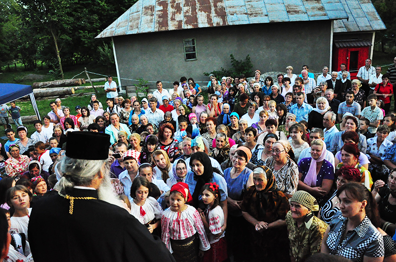 Înalt Preasfinţitul Părinte Teofan împlineşte astăzi 52 de ani Înalt Preasfinţitul Părinte Teofan împlineşte astăzi 52 de ani