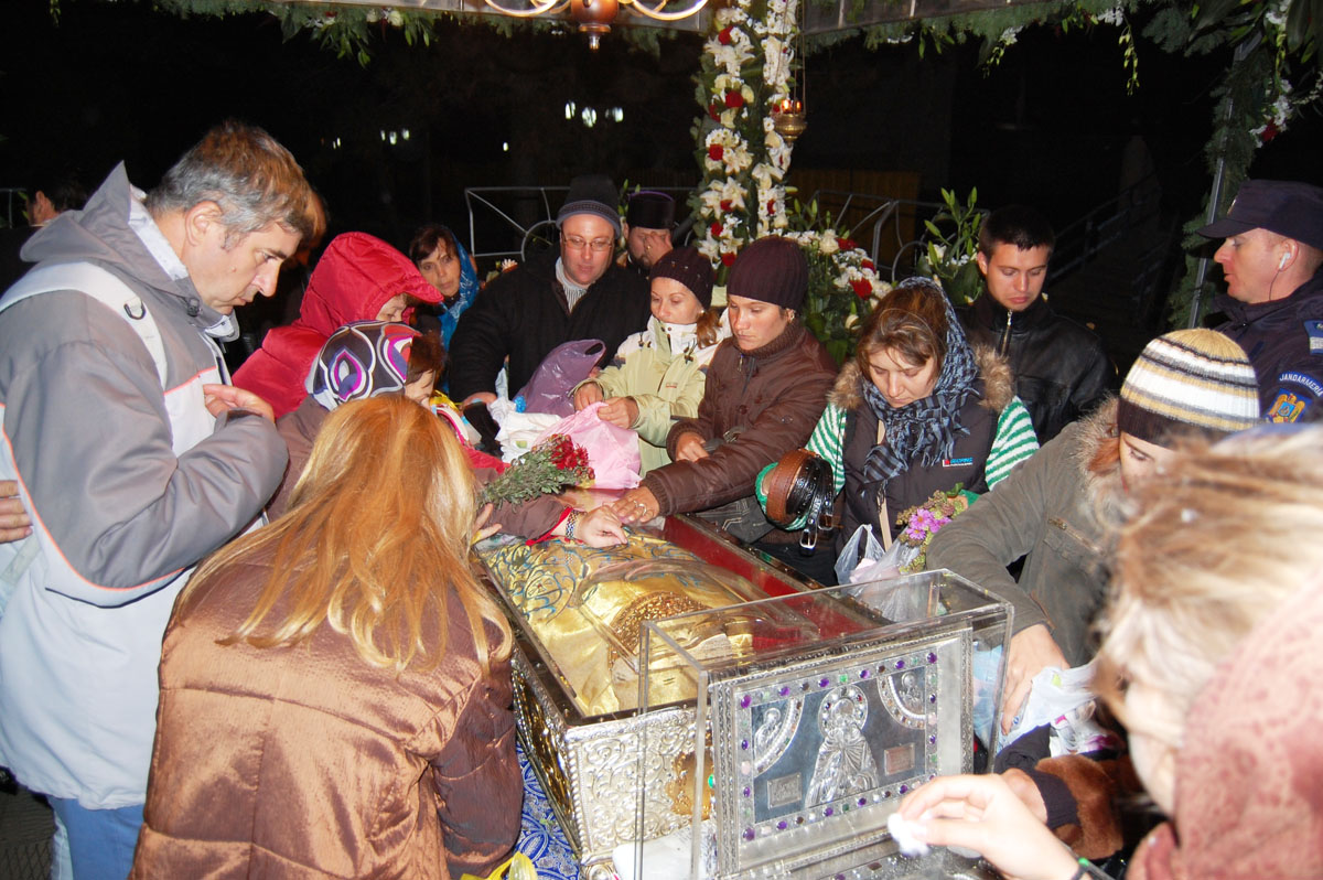 370 de ani de la aducerea moaştelor Cuvioasei la Iaşi