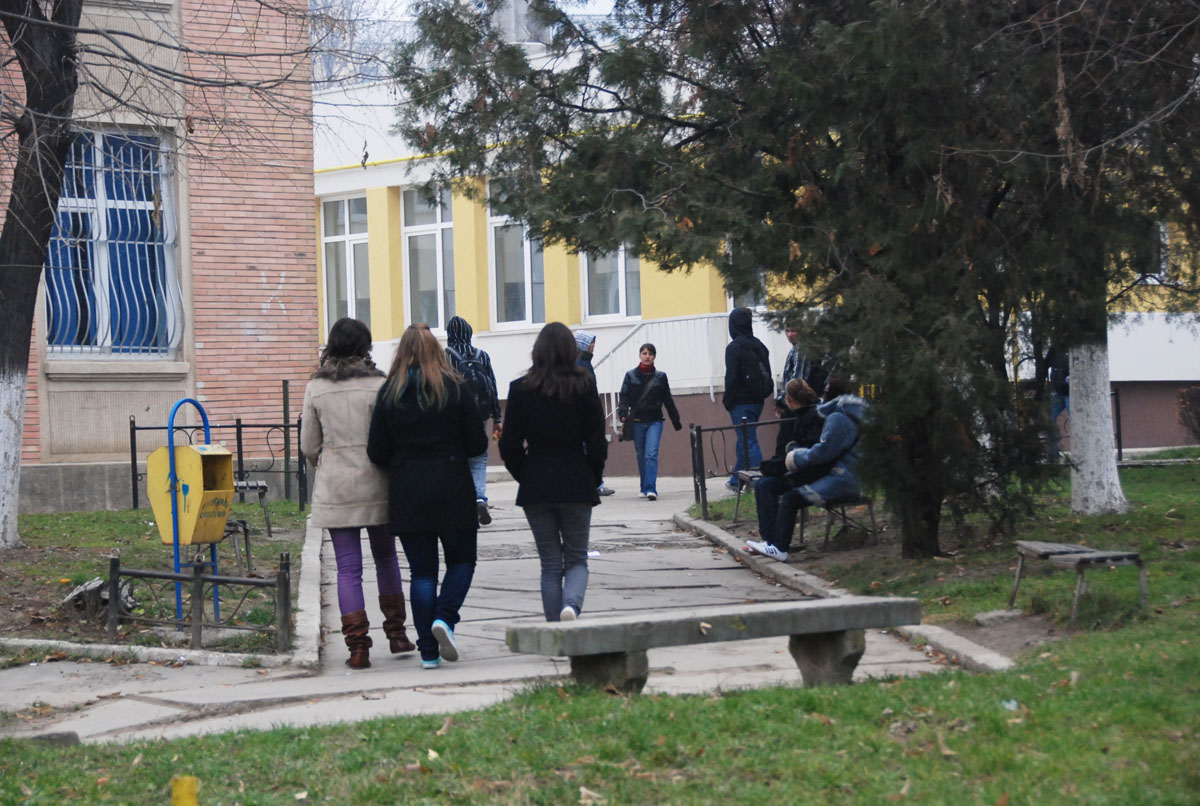 Peste 8.800 de elevi ieşeni vor primi „bani de liceu“