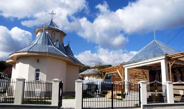 Sfinţirea bisericii parohiei Fundu Tutovei