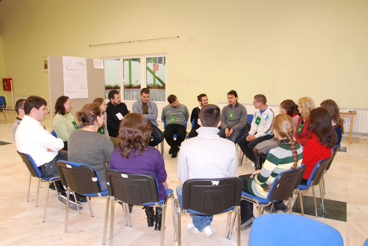 Tinerii şi Biserica, în dialog şi comuniune