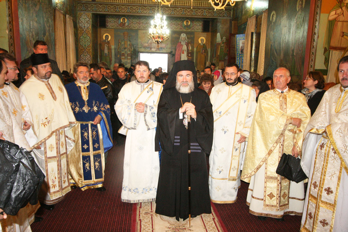 Slujbe de sfinţire în trei protopopiate din MMB