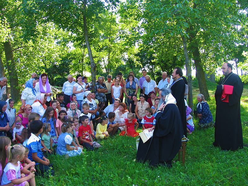 Înalt Preasfinţitul Părinte Teofan împlineşte astăzi 52 de ani Înalt Preasfinţitul Părinte Teofan împlineşte astăzi 52 de ani