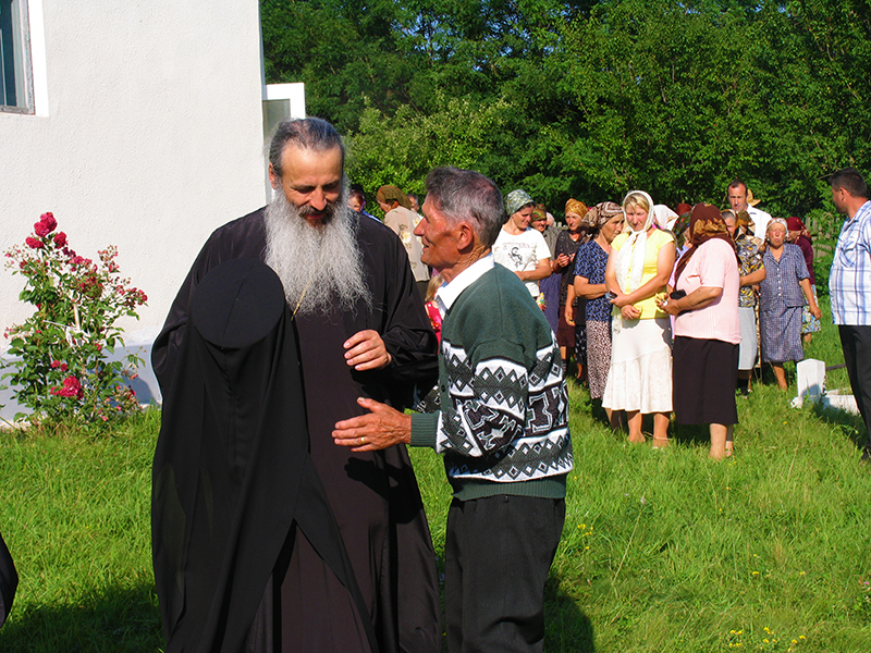 Înalt Preasfinţitul Părinte Teofan împlineşte astăzi 52 de ani Înalt Preasfinţitul Părinte Teofan împlineşte astăzi 52 de ani