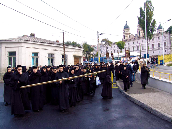 Procesiune pe calea sfinţilor (2005)
