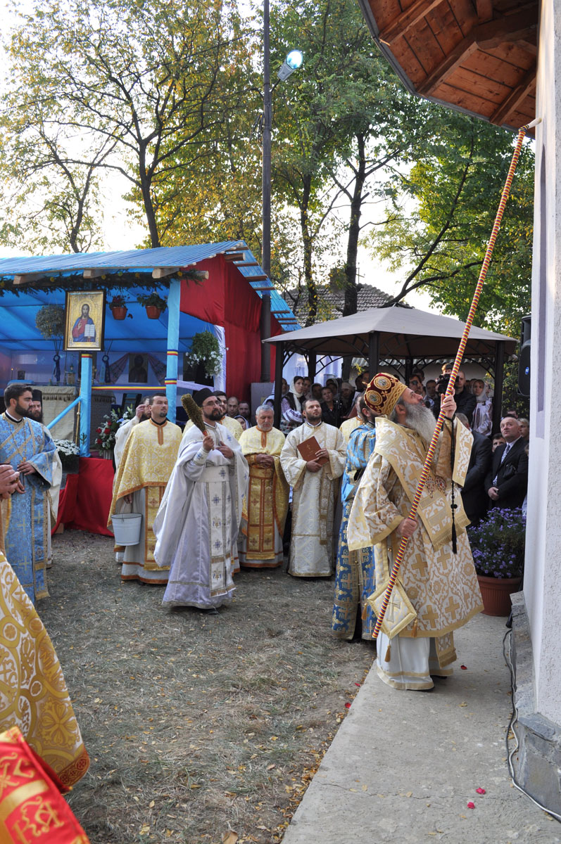 Trei biserici din judeţul Botoşani au primit veşmântul sfinţirii