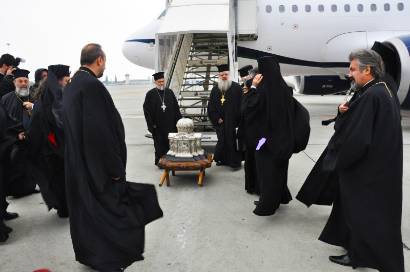 Moaștele Sfântului Apostol Andrei au ajuns la București