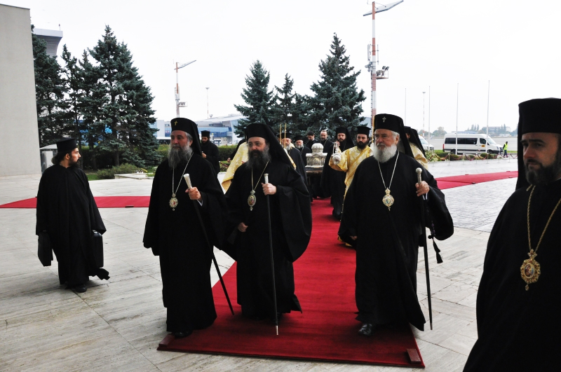 Moaștele Sfântului Apostol Andrei au ajuns la București