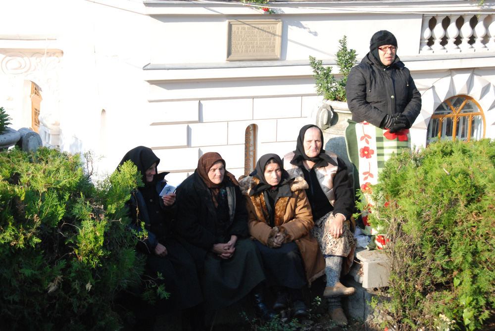 Cum reuşeşte Sfânta Parascheva să intre în sufletele pelerinilor (2008)