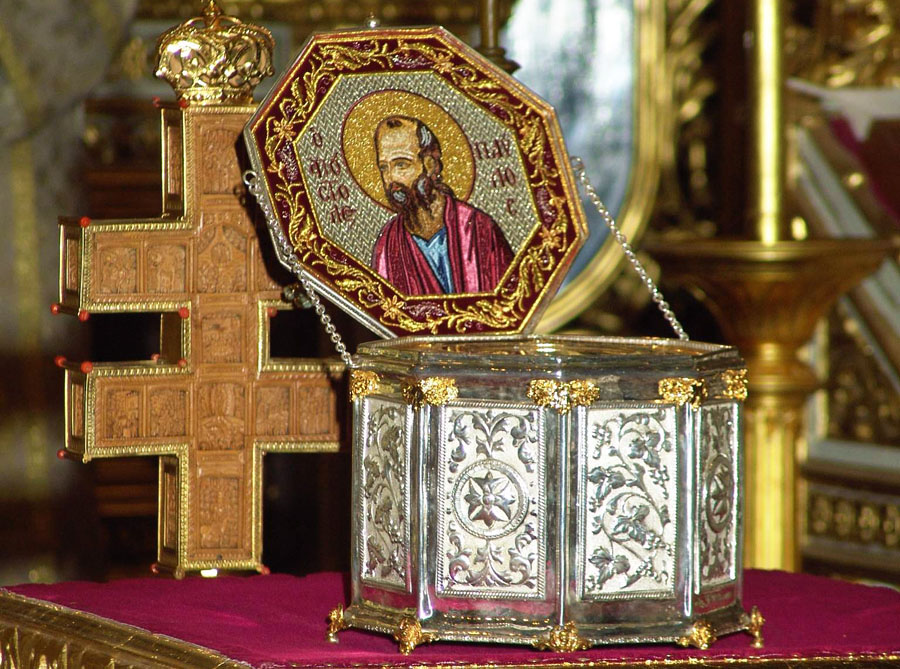 În miez de toamnă, sfinţii poposesc la Iaşi