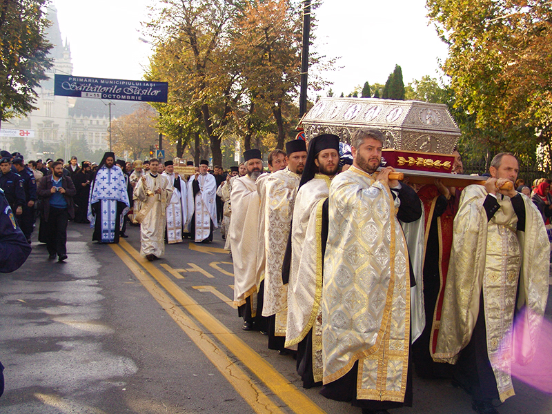 În drum spre Sfânta, de ziua ei (2006)