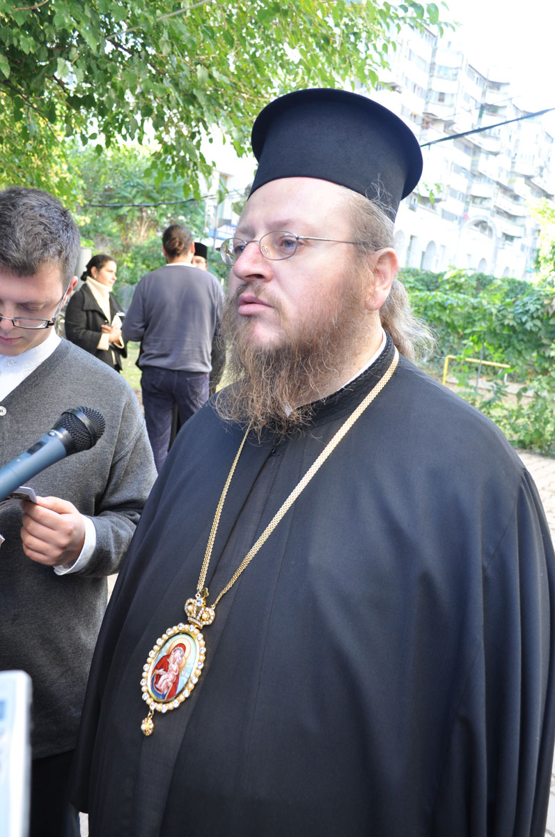 Un rând de trei kilometri şi o credinţă fără măsură