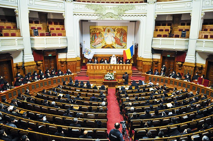 Sfântul Sinod în şedinţă solemnă