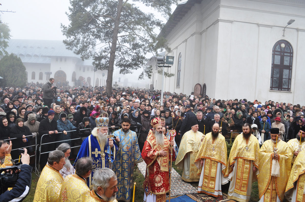 Sfinţirea ansamblului parohiei „Sfântul Ioan Botezătorul“ din Botoşani