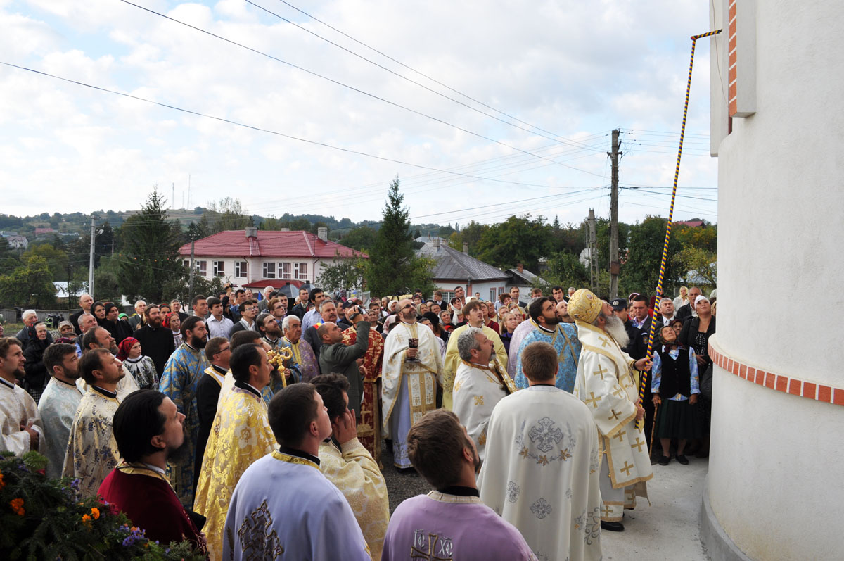 „Biserica ridicată în această parohie îndeamnă la desăvârşire“