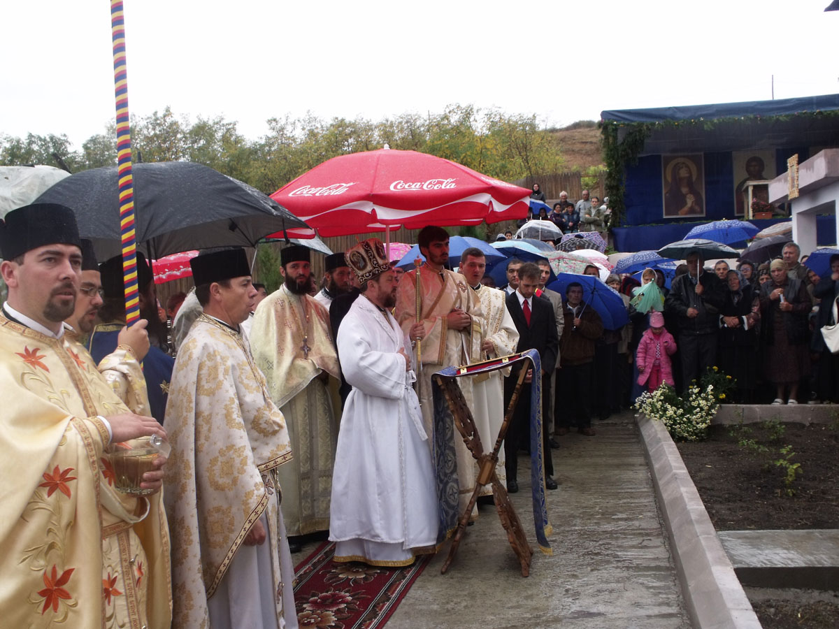 Slujbe de sfinţire în trei protopopiate din MMB