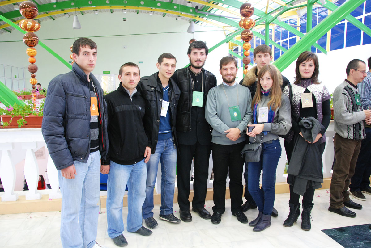 Tinerii şi Biserica, în dialog şi comuniune