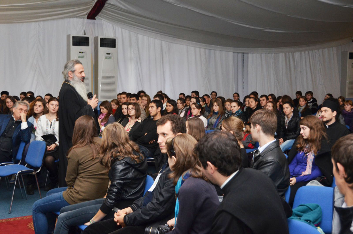 Tinerii şi Biserica, în dialog şi comuniune