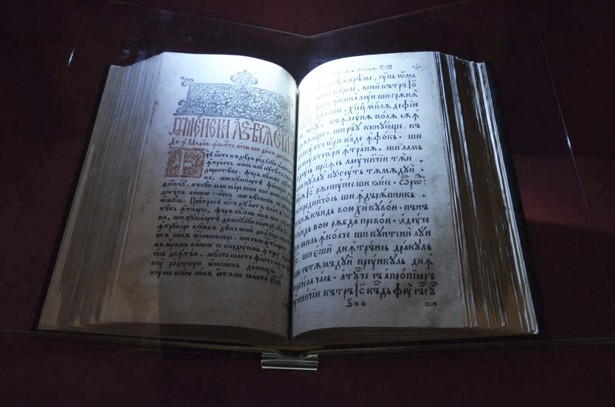 Taina obiectelor readuse la viaţă, într-o expoziţie deschisă la Muzeul Unirii