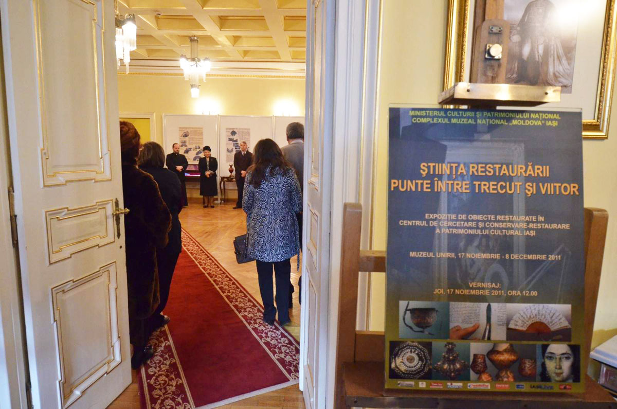 Taina obiectelor readuse la viaţă, într-o expoziţie deschisă la Muzeul Unirii