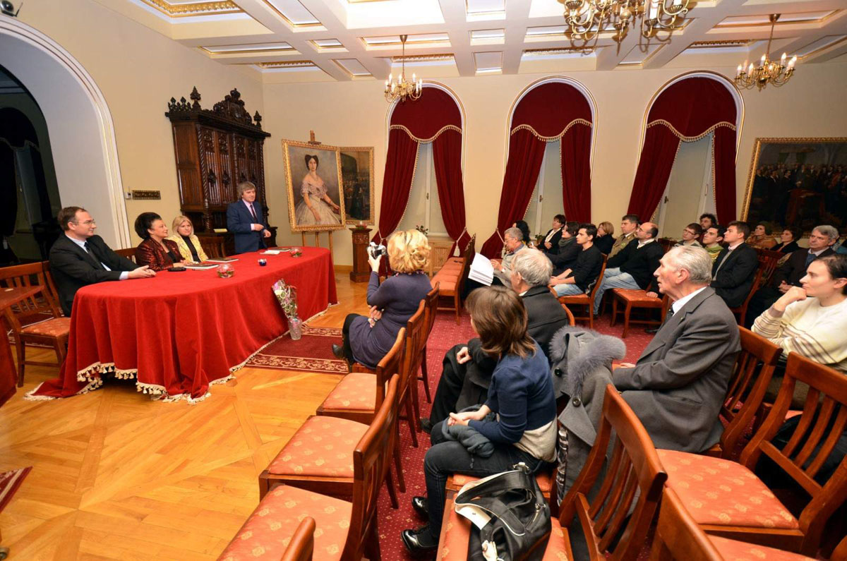 Elena Cuza, un destin închinat ţării şi celor neajutoraţi