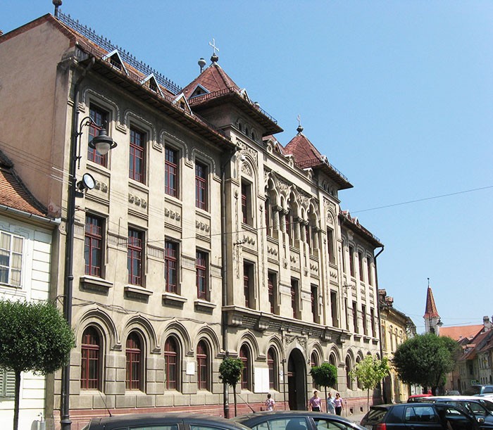 La Sibiu se desfăşoară simpozionul dedicat pastoraţiei premaritale şi a familiei tinere