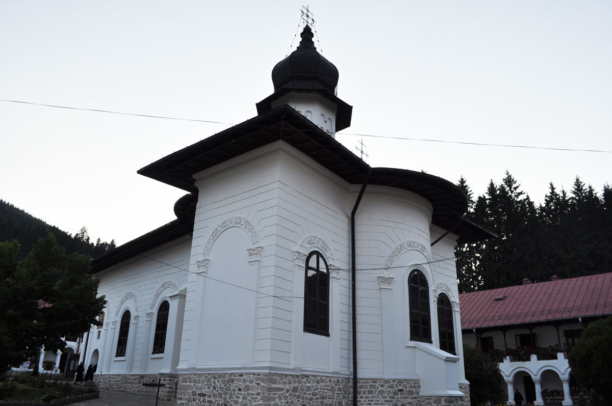 Activităţi filantropice şi catehetice de sărbătoarea Sfinţilor Arhangheli