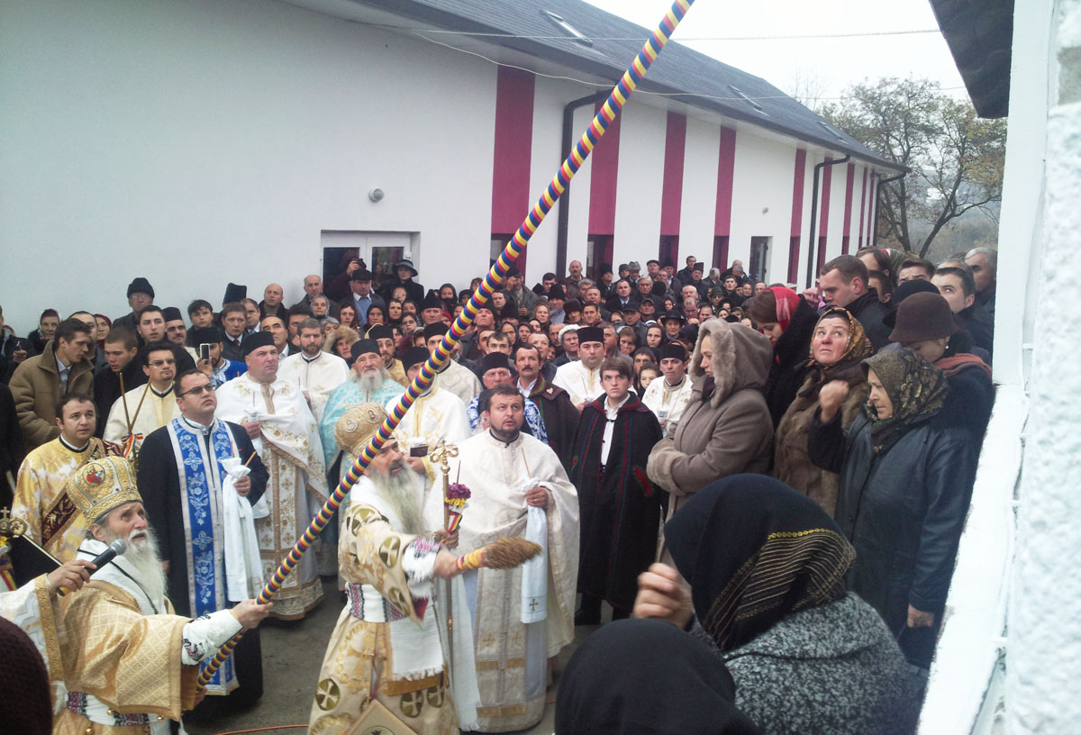 Binecuvântări arhiereşti în patru parohii ale Mitropoliei Moldovei şi Bucovinei