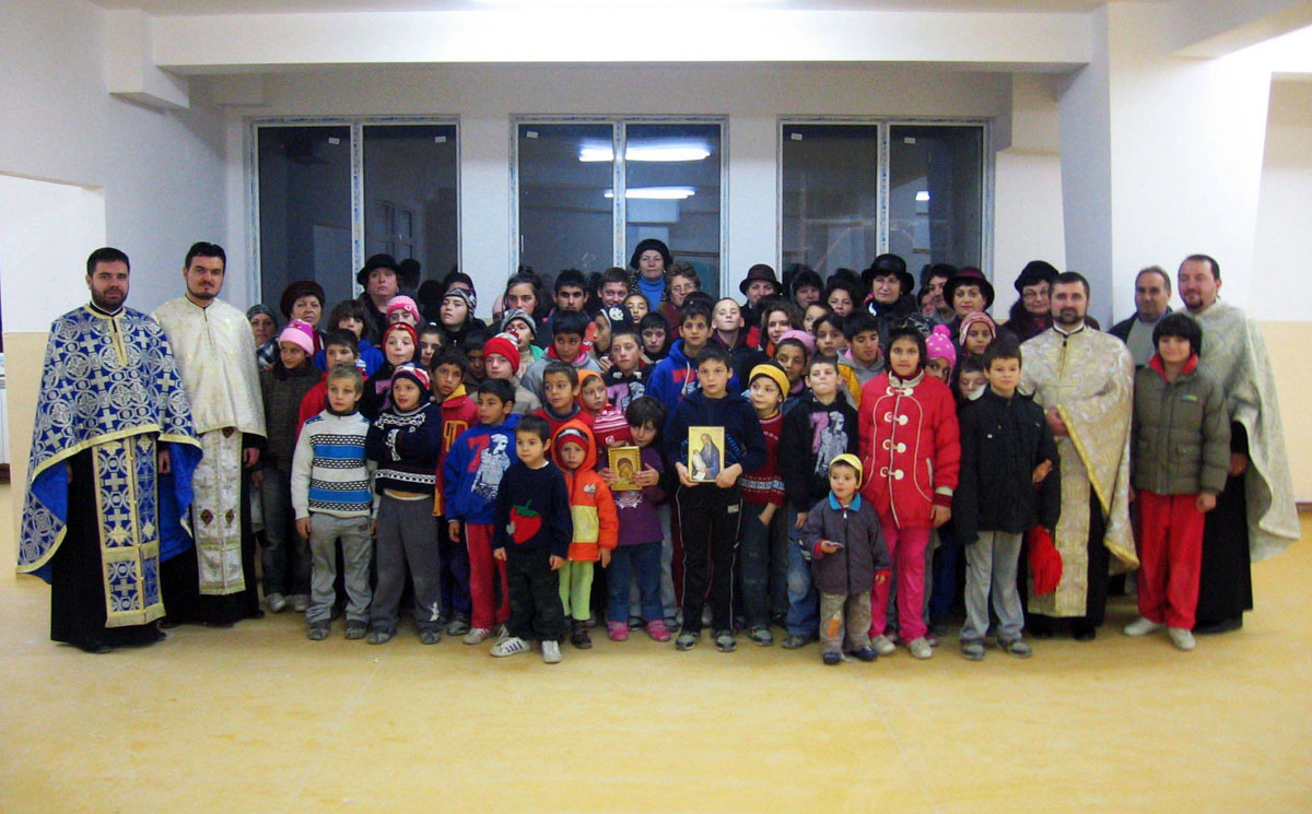 Sfântul Stelian, sărbătorit la Centrul „Alexandru Roşca“ din Piatra Neamţ