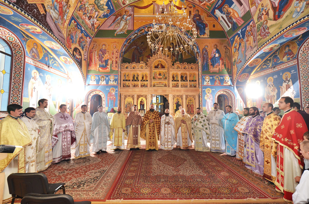 A doua promoţie a Seminarului ortodox ieşean a aniversat 10 ani de la absolvire