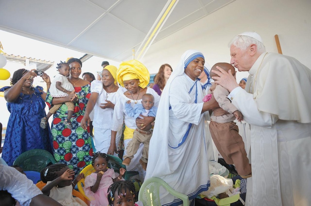 Papa Benedict al XVI-lea denunţă corupţia şi violenţa guvernelor africane