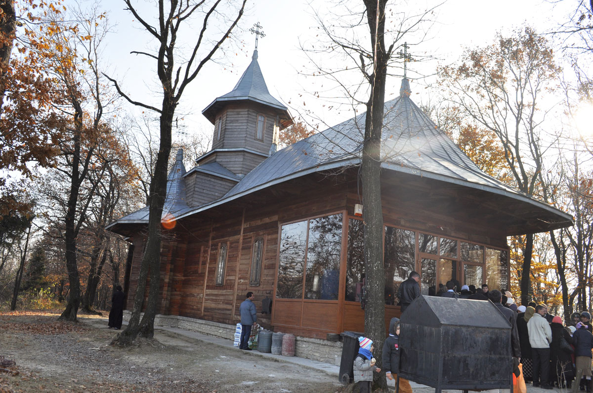 Liturghie arhierească la Mănăstirea Sângeap Basaraba