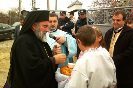 Binecuvântări arhiereşti în patru parohii ale Mitropoliei Moldovei şi Bucovinei