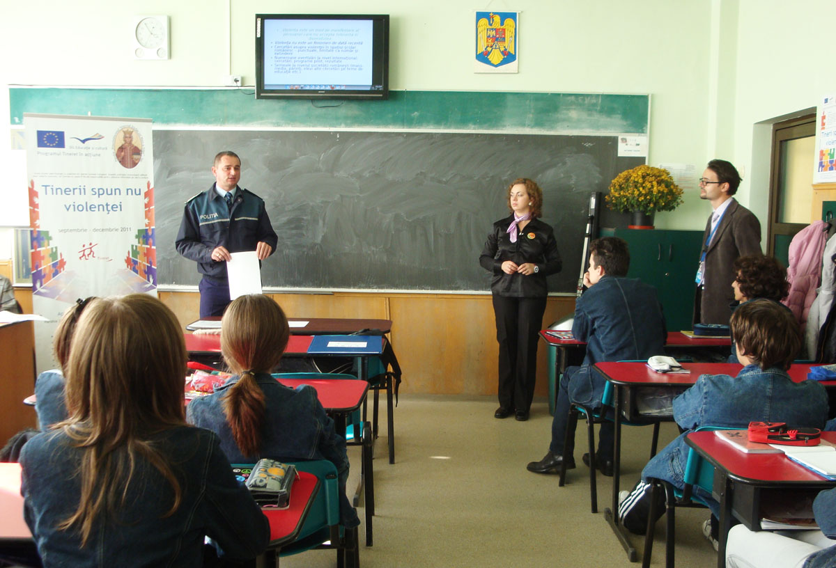 „Tinerii spun nu violenţei“