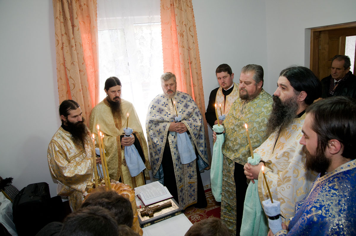 Casă nouă pentru o familie din Putna, judeţul Suceava Casă nouă pentru o familie din Putna, judeţul Suceava
