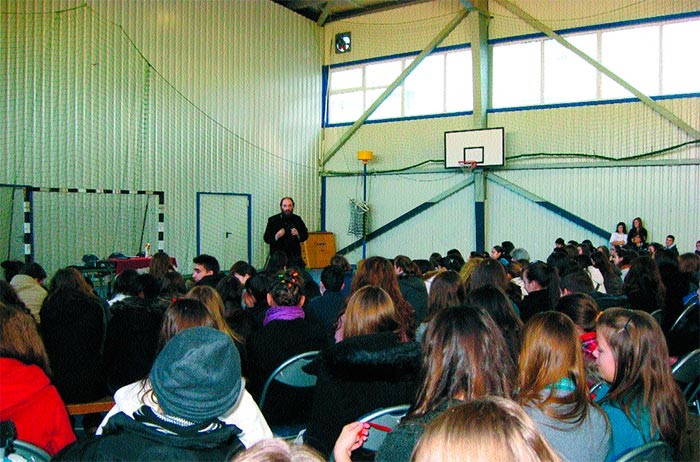 Pr. Constantin Necula a conferenţiat la Colegiul &quot;Octavian Goga&quot;
