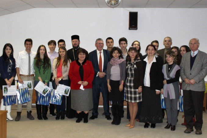 Tinerii voluntari vâlceni au fost premiaţi