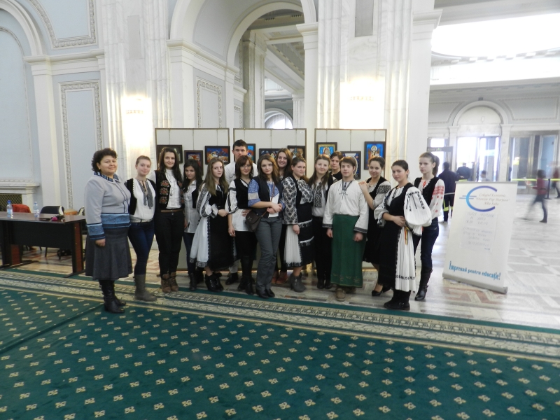 Expoziţie de icoane pe sticlă la Palatul Parlamentului