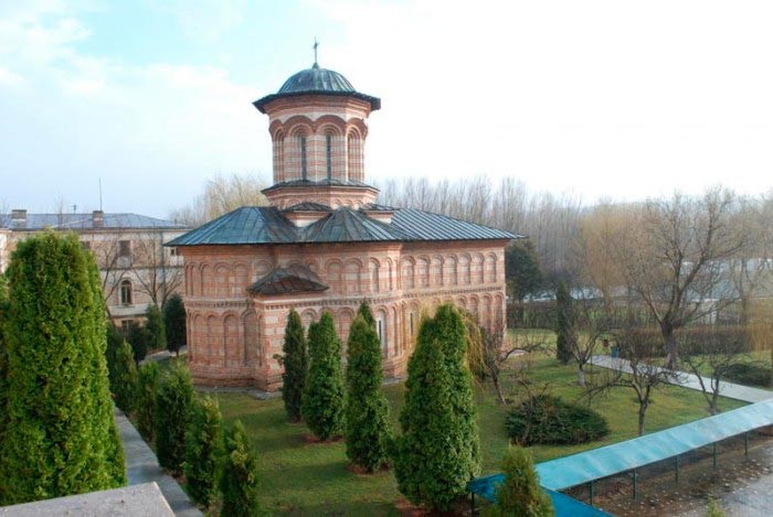 Daruri pentru angajaţii Centrului eparhial din Craiova