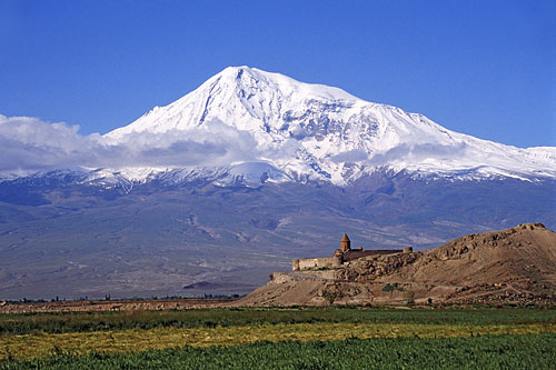 Cercetătorii pretind că au descoperit „Arca lui Noe” pe Muntele Ararat Cercetătorii pretind că au descoperit „Arca lui Noe” pe Muntele Ararat