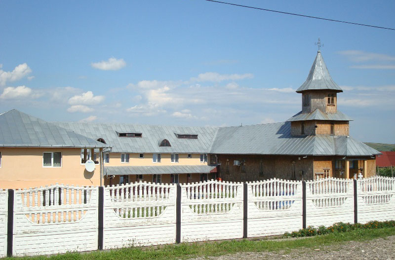Biserica şi aşezământul de asistenţă socială din parohia „Sfântul Apostol Andrei“ din Fălticeni Binecuvântare arhierească în parohia „Sfântul Apostol Andrei“ din Fălticeni