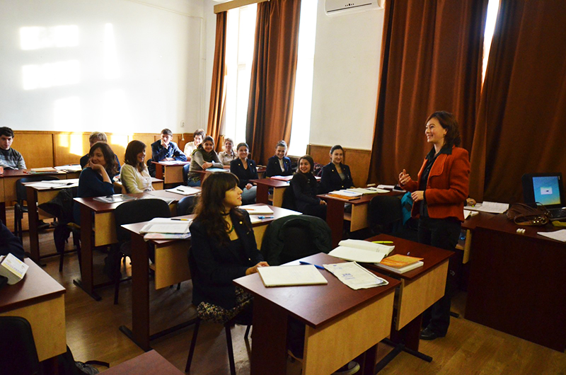 De ce să venim cu drag la școală? Întrebare pentru elevi, studenți și profesori