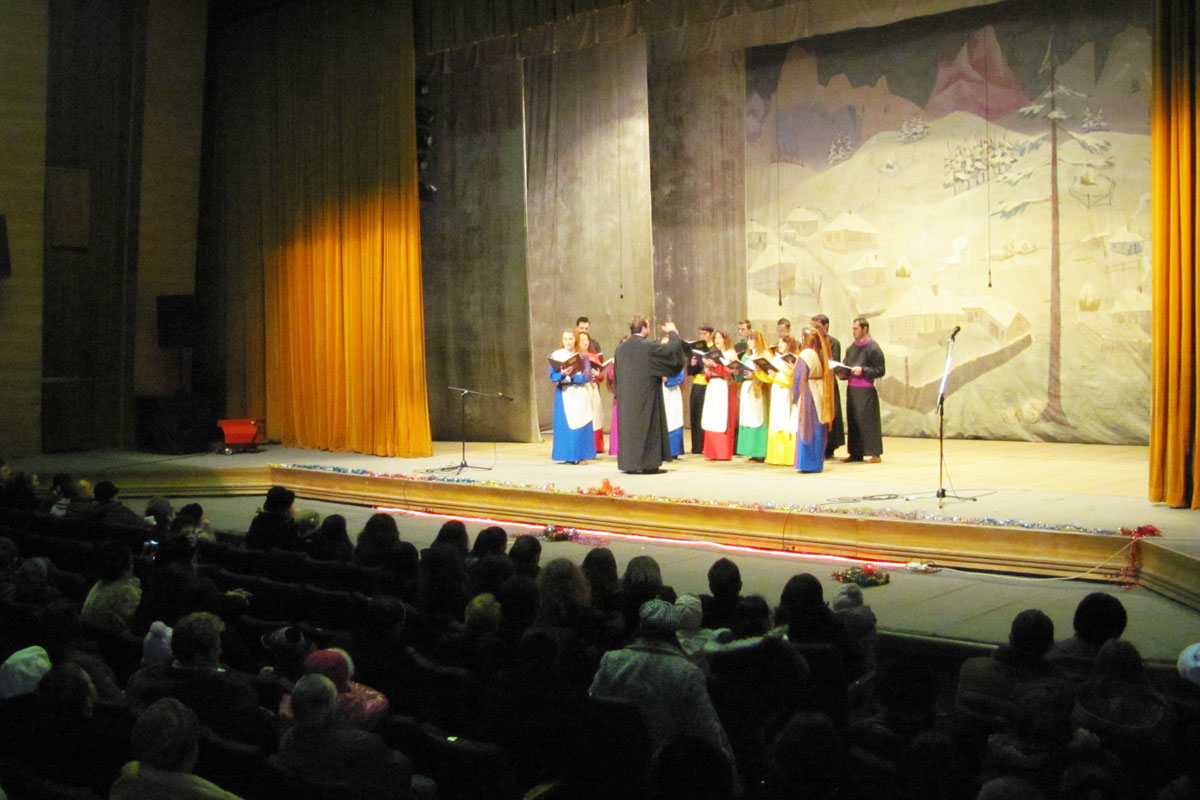 Colindătorii din toată Moldova vestesc Naşterea Mântuitorului