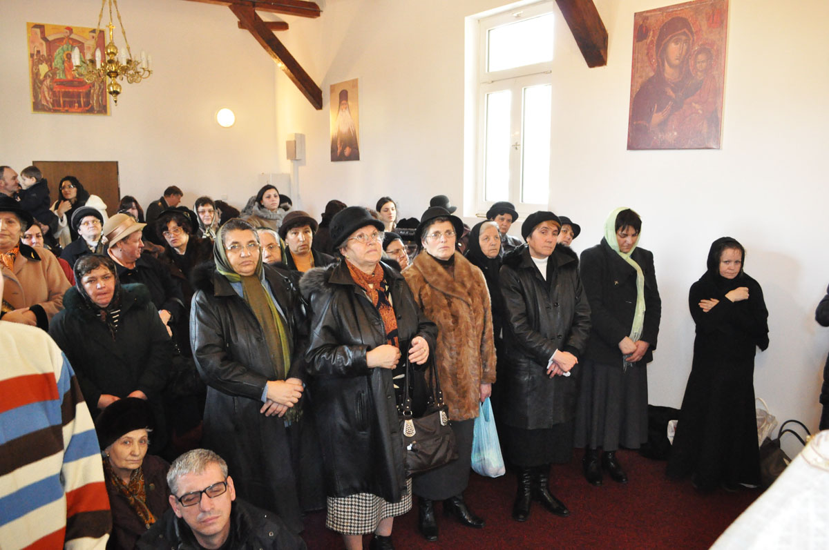 Prima Liturghie în parohia „Sfinţii Arhangheli Mihail şi Gavriil“ din Iaşi