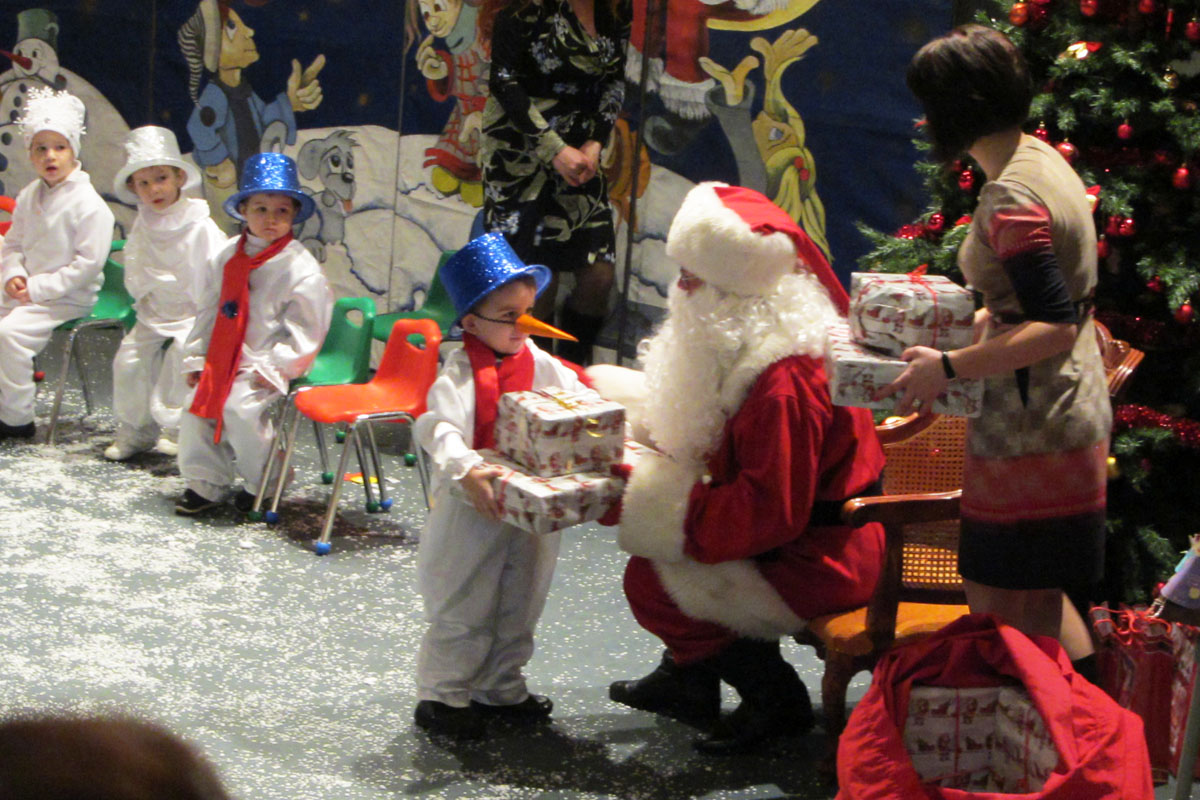 Grădiniţa „Buna Vestire“ sărbătoreşte Naşterea Domnului Grădiniţa „Buna Vestire“ sărbătoreşte Naşterea Domnului