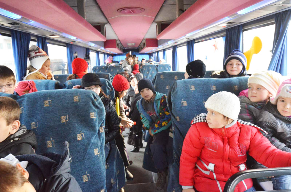 Spectacol de teatru, dar de Sfântul Nicolae