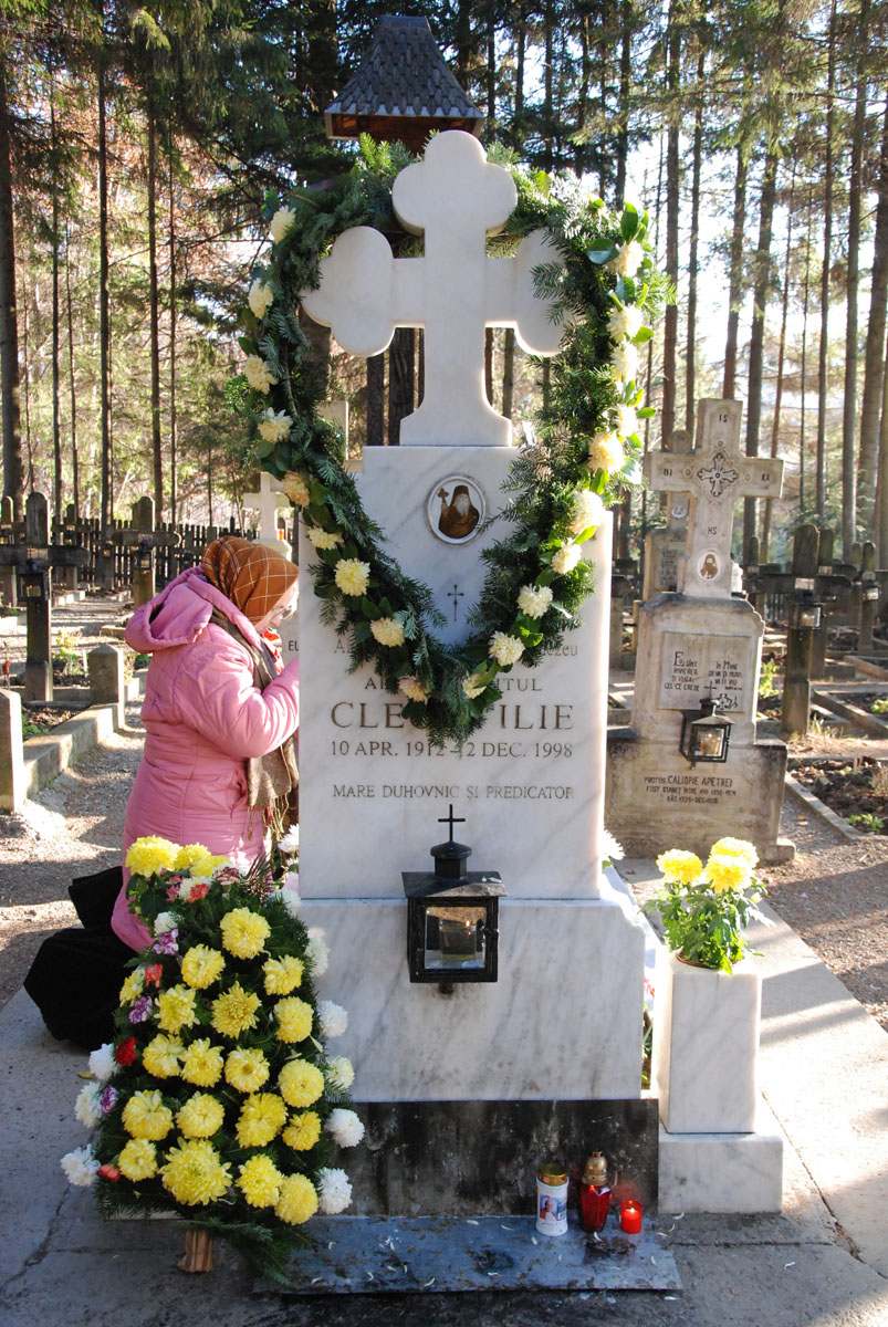 Slujbă de pomenire pentru cuvioşii părinţi ai Sihăstriei