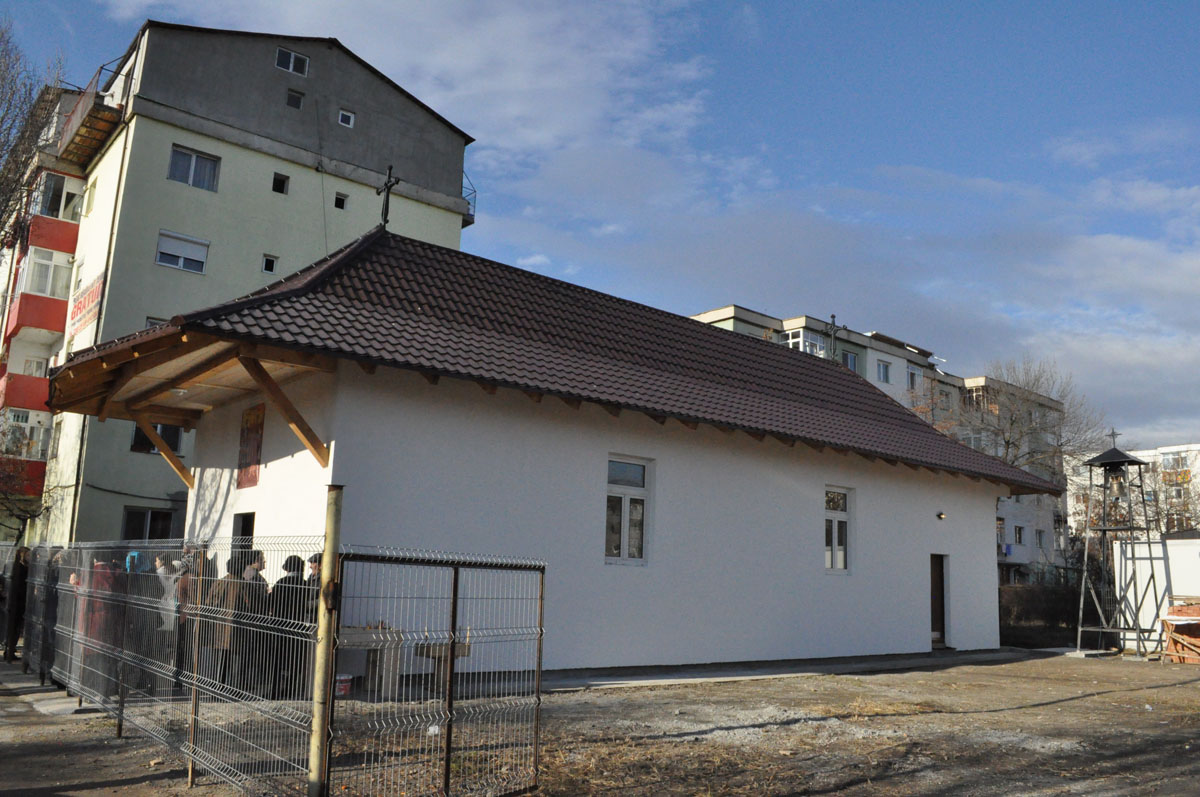 Prima Liturghie în parohia „Sfinţii Arhangheli Mihail şi Gavriil“ din Iaşi