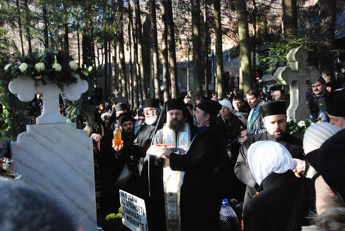 Slujbă de pomenire pentru cuvioşii părinţi ai Sihăstriei